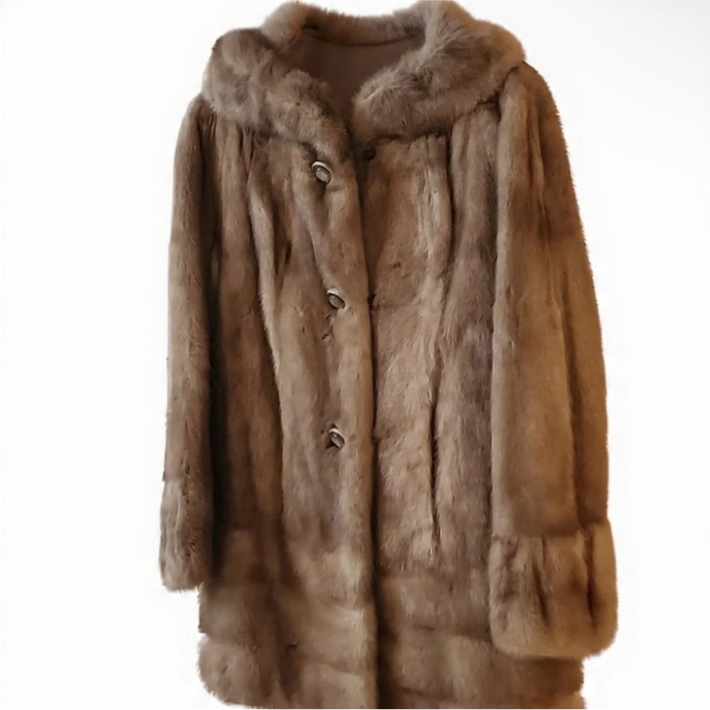 Elegant Light Brown Mink Fur Coat